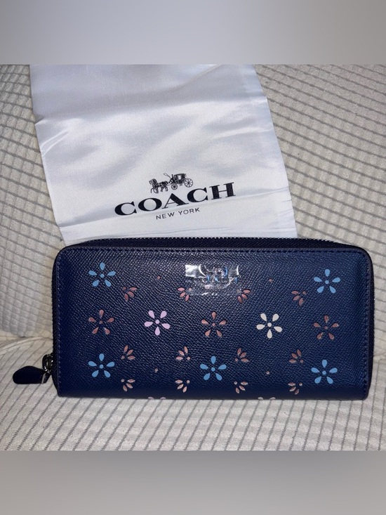 Coach Handbags - COACH Navy Blue Floral Wildflower Print Crossgrain Leather Accordion Wallet New